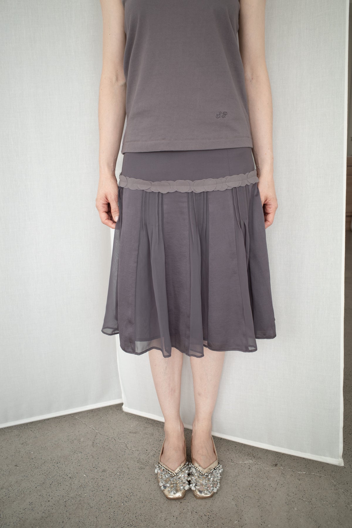 ORB APPLIQUE SKIRT (Charcoal)