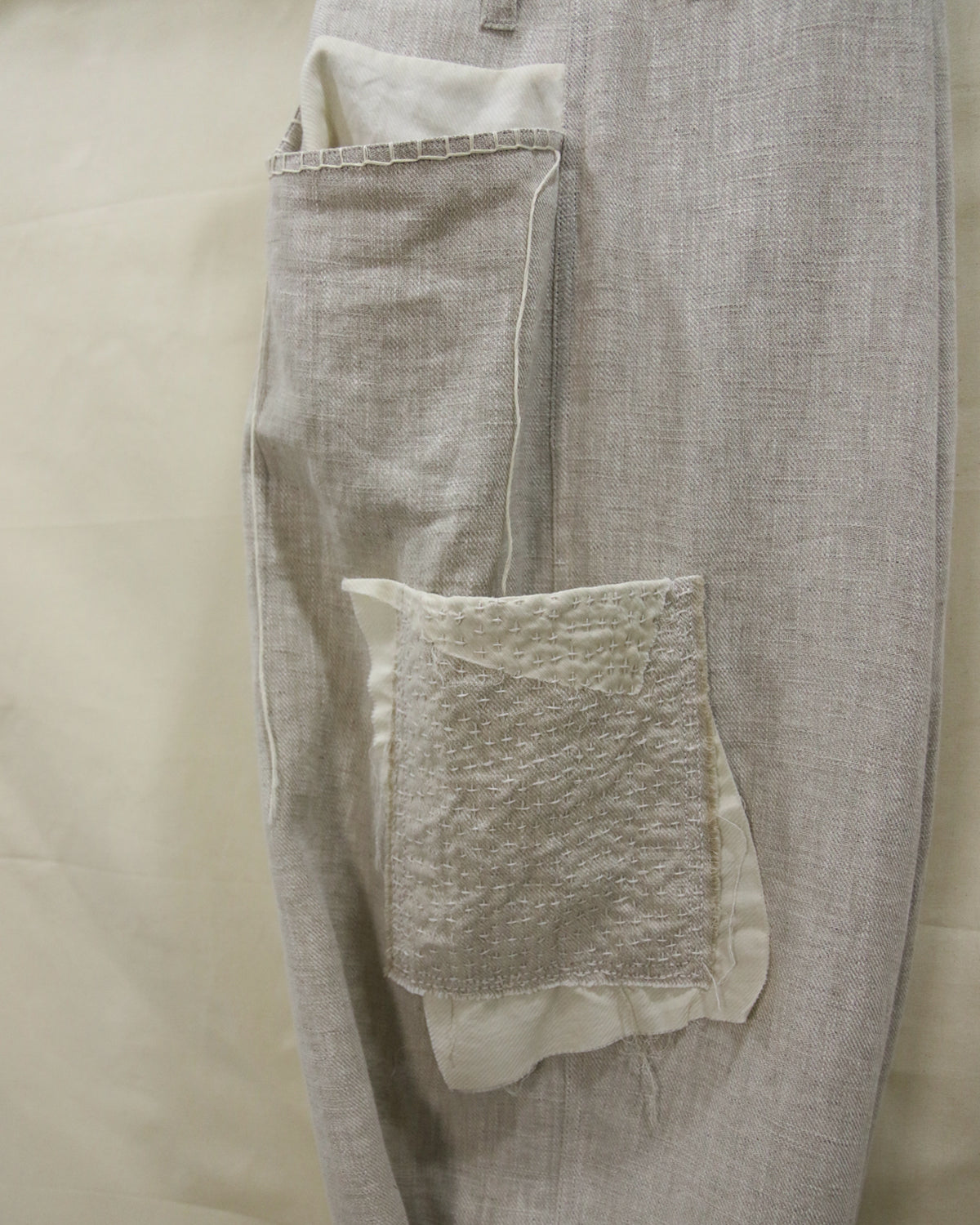 AUROKAWA Cross Stitch Crop Pants Natural side pocket
