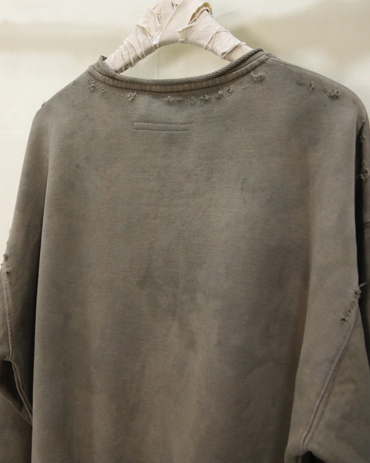 AUROKAWA Natural Aged Sweatshirts Beige back neck