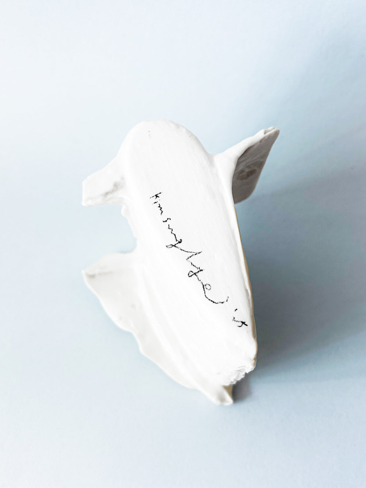 FOAMS OF WAVE EDGE VASE — white