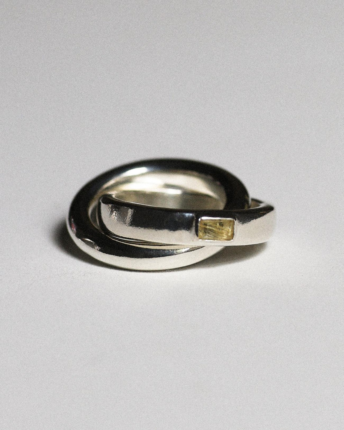 HOUSE OF SHIFFON dos ring golden rutilated quartz