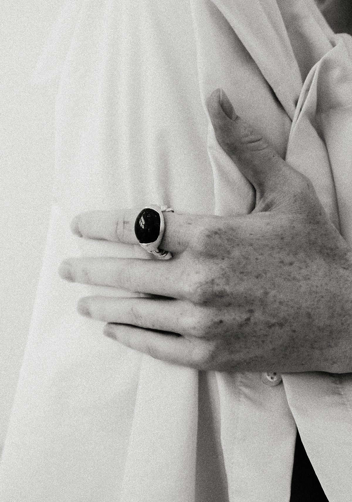 HOUSE OF SHIFFON ONYX DOME CHAIN RING