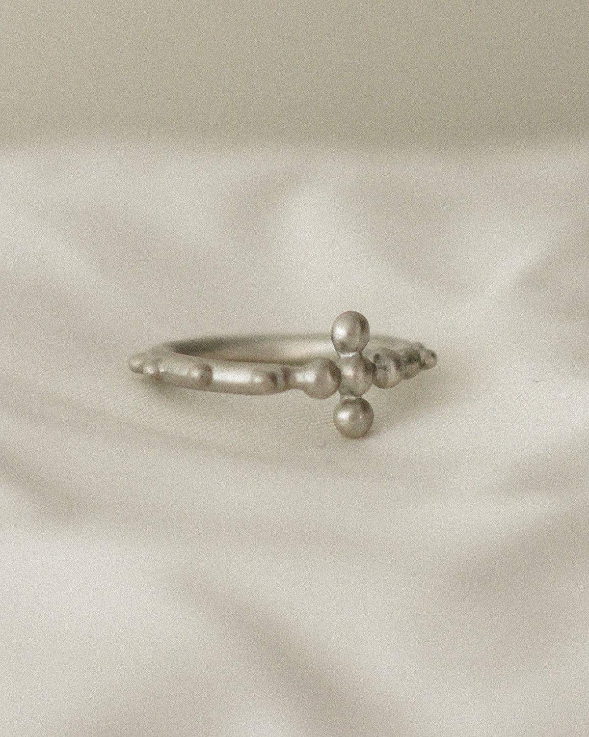 HOUSE OF SHIFFON ROSARY RING IN SILVER
