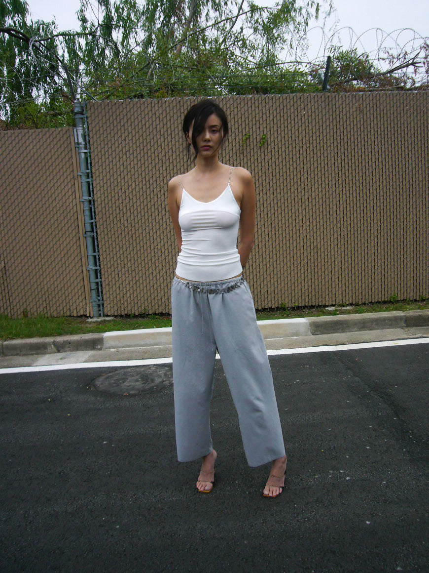 PERSONAL LANGUAGE Selene chain sleeveless White standing