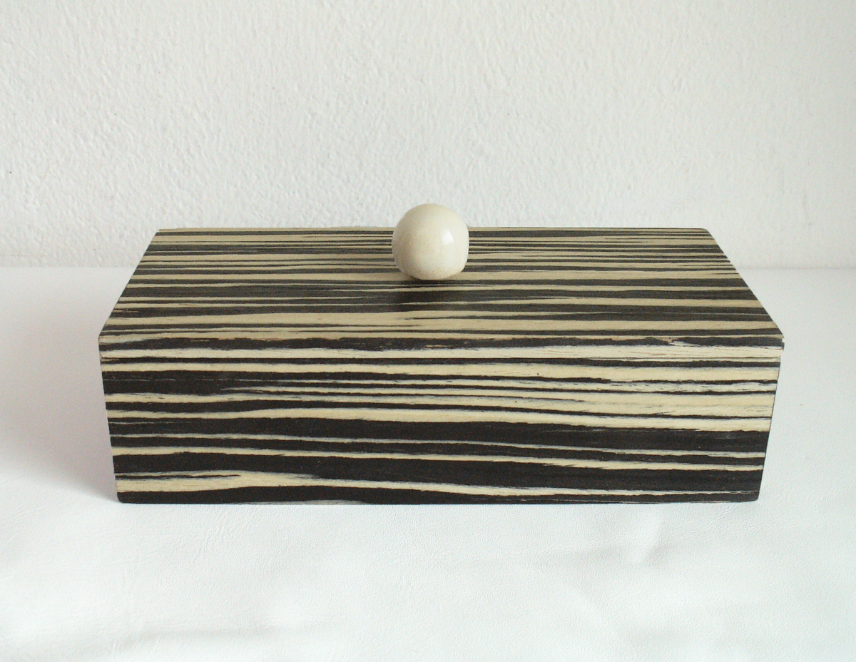 SELF COMB Burl Box