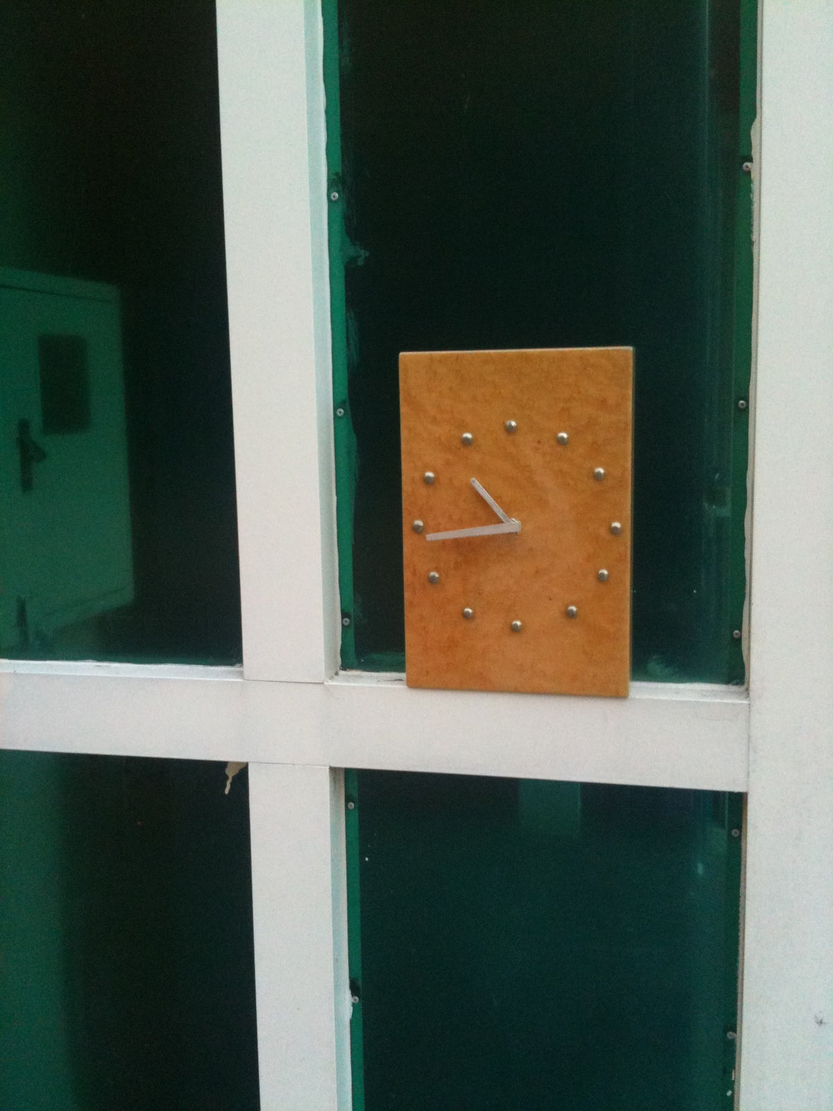 BURL CLOCK 01