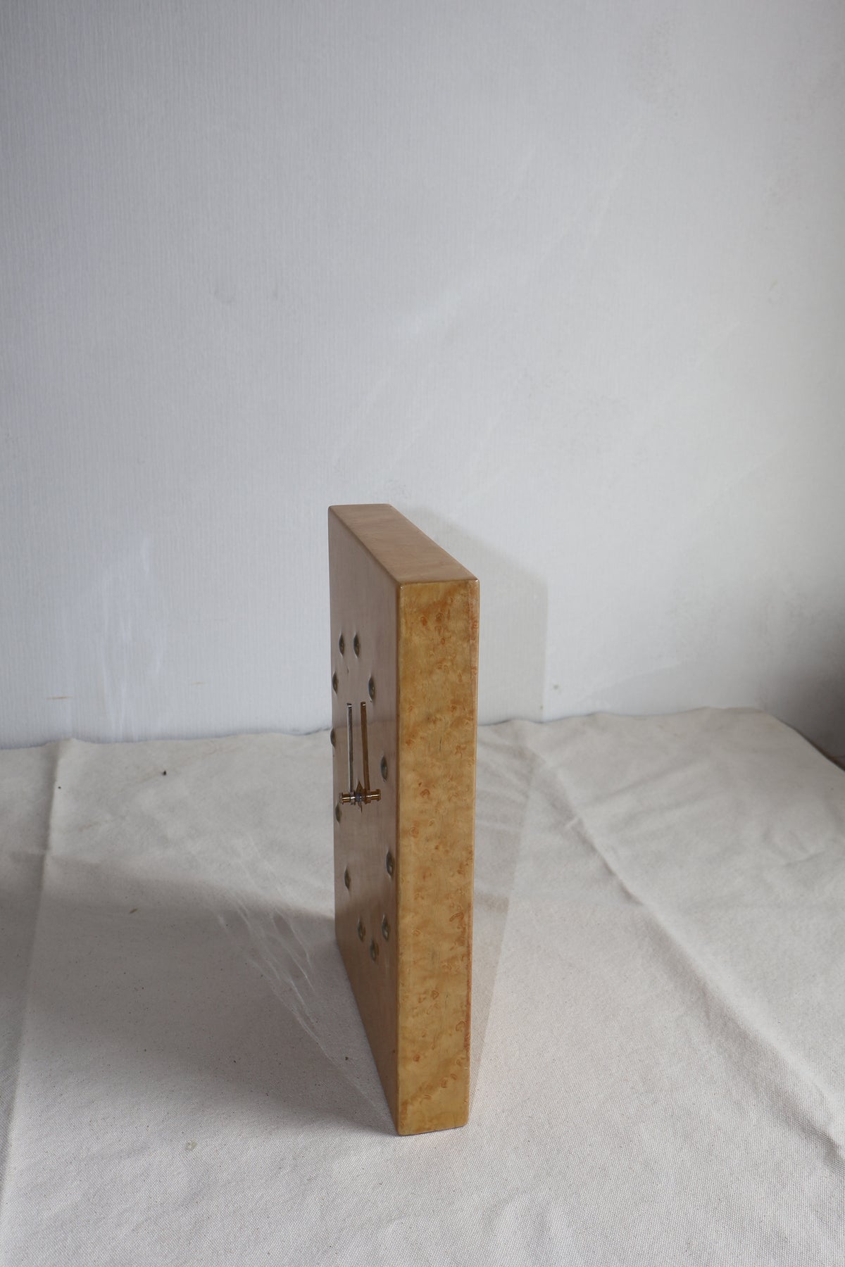 SELF COMB Burl Clock 01