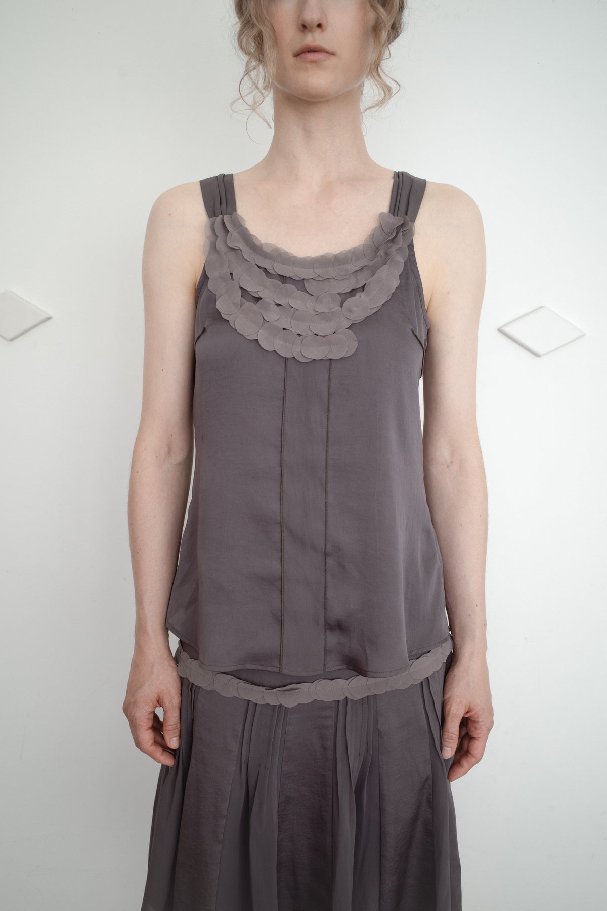 ORB APPLIQUE SKIRT (Charcoal)