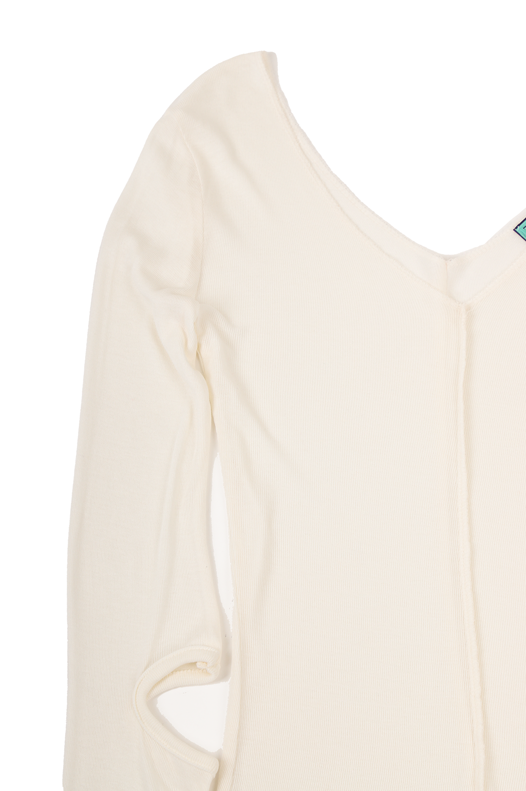 PUNCTUM 4-gate sleeve white detail 2