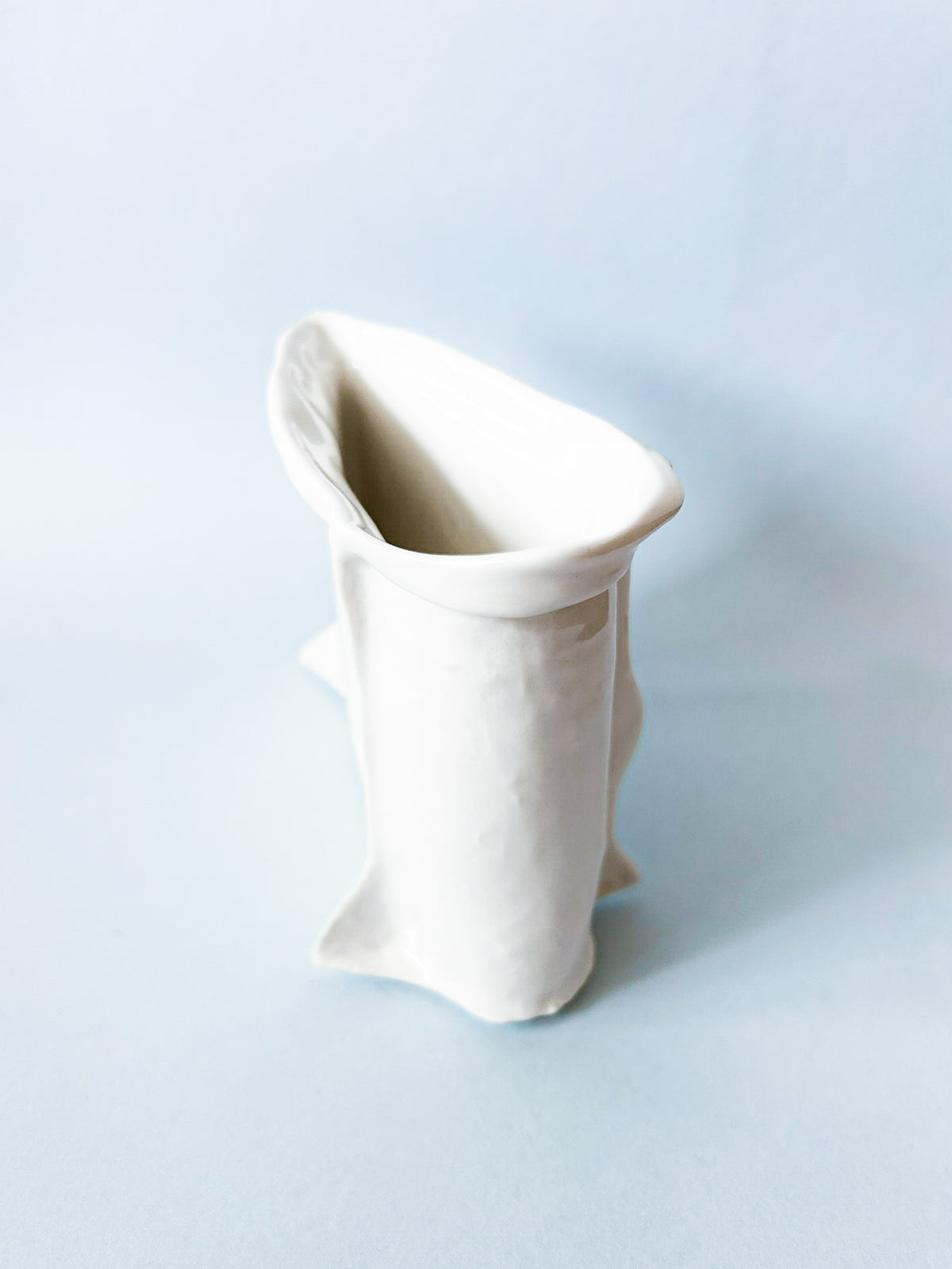 FOAMS OF WAVE EDGE VASE — white