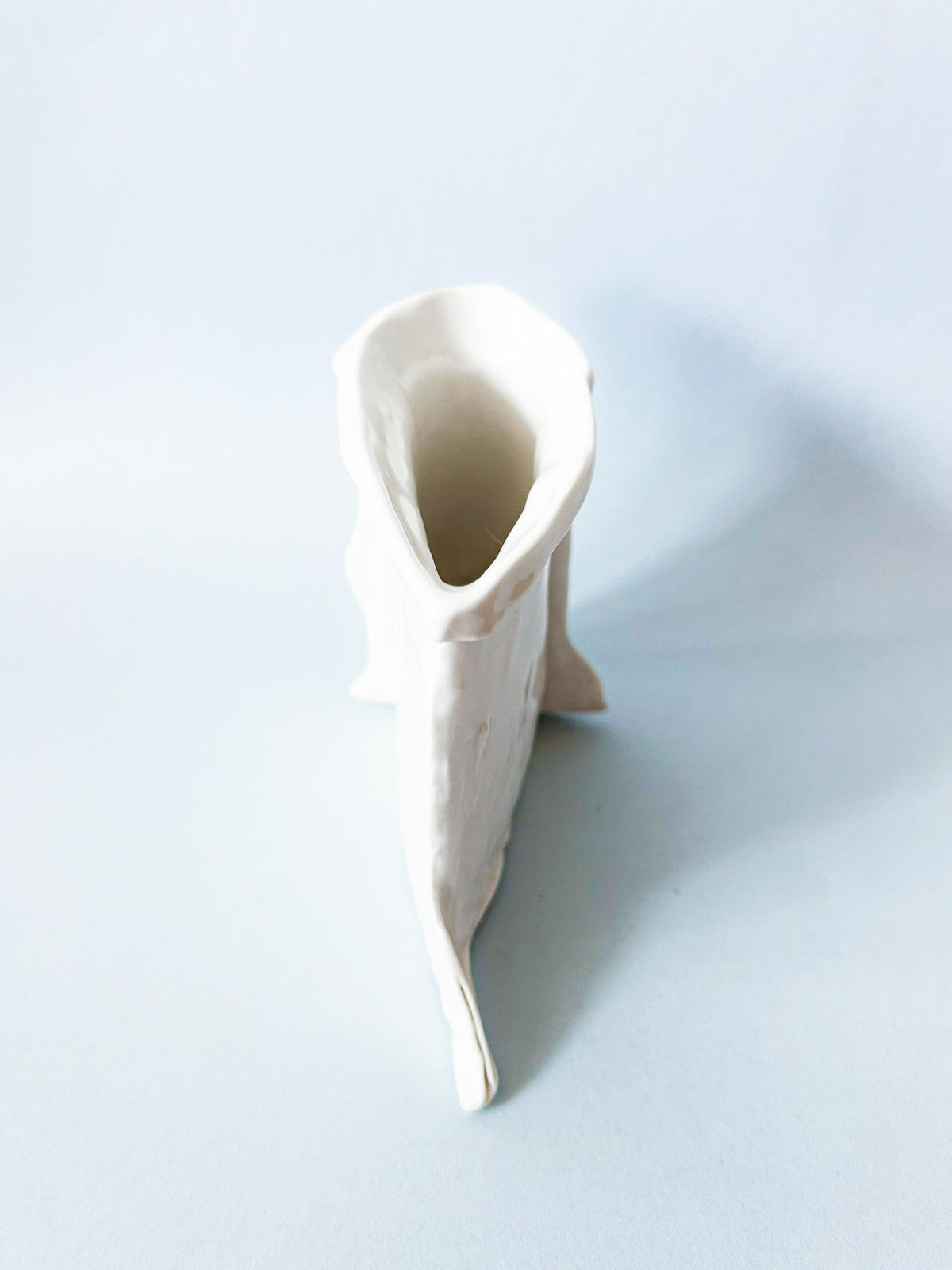 FOAMS OF WAVE EDGE VASE — white