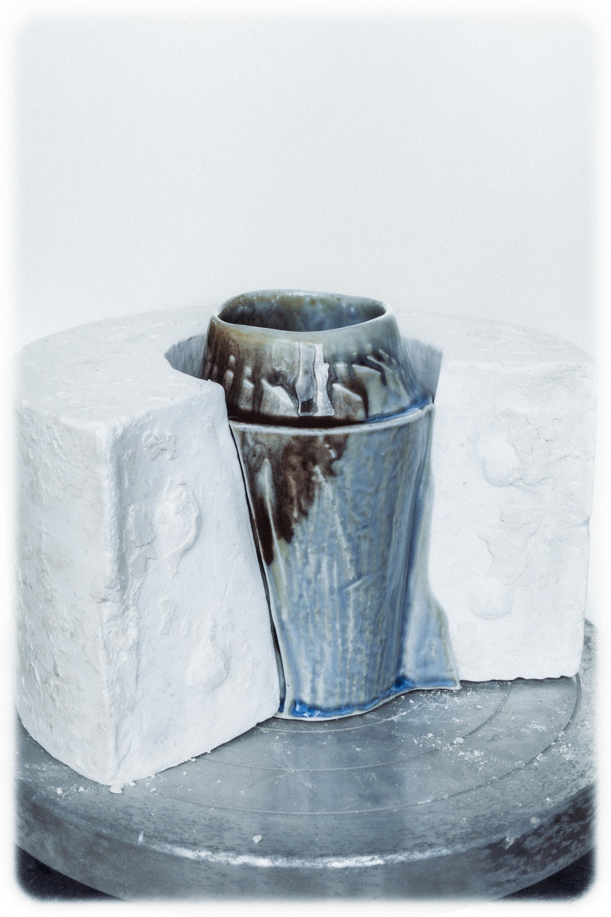 FOAMS OF WAVE WILD VASE (MIDDLE/SKYBLUE) — skyblue