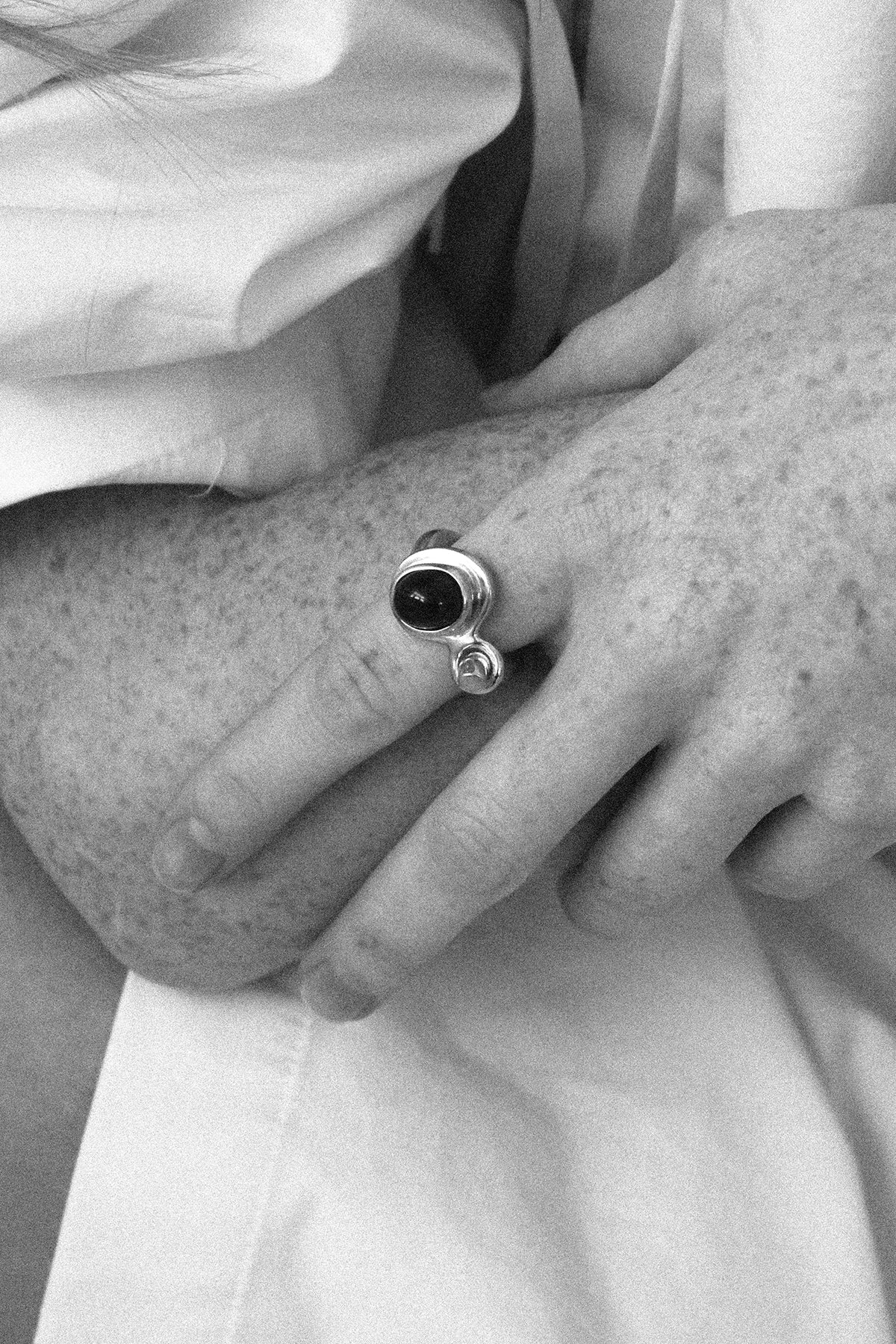 HOUSE OF SHIFFON ONYX LOOP RING