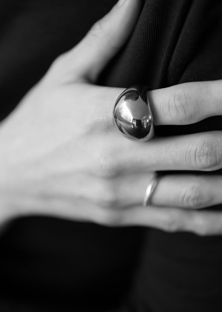 Oiks Ring in Platinum