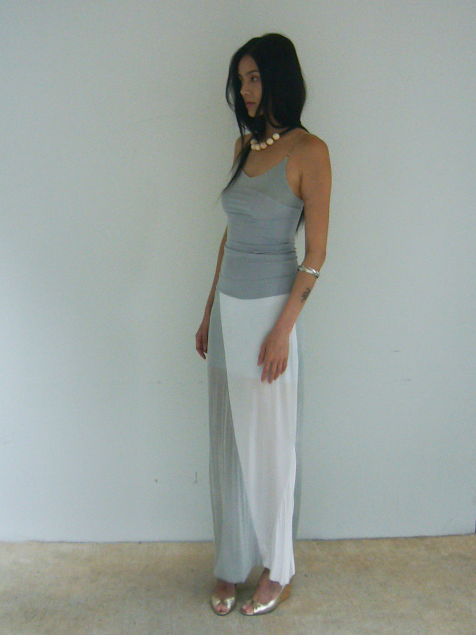 PERSONAL LANGUAGE Selene chain sleeveless Ice grey detail